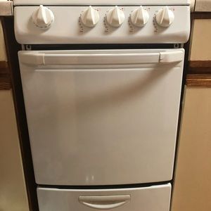 Hotpoint Oven 23” X 22” X 36”